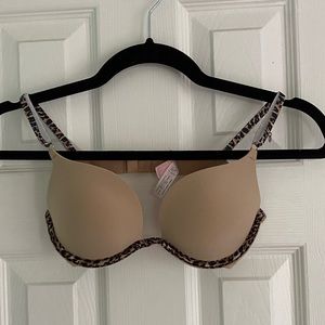 Victoria’s Secret Very Sexy Push-up, 34B